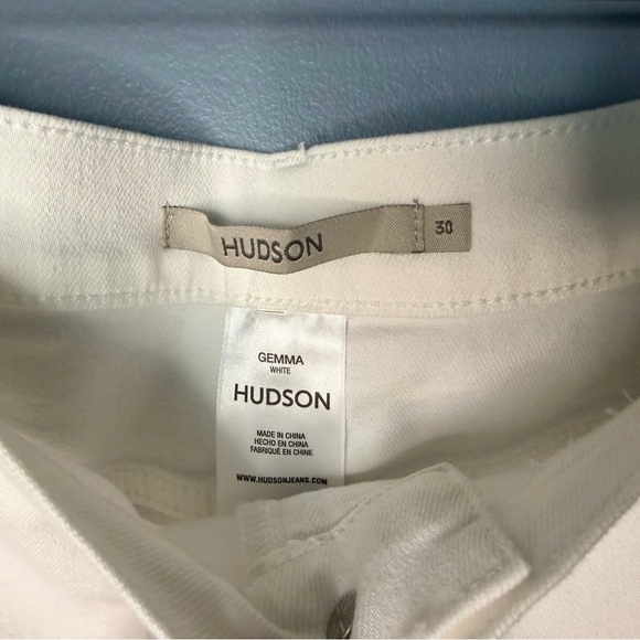 NWT Hudson Jeans Gemma Mid-Rise Maternity Shorts | Size 30 - Picture 4 of 5